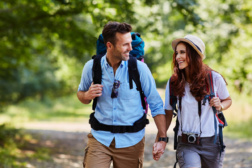 Vlexx freizeittipps wandern outdoor idylle aktiv hiking aussicht paar couple ausflug